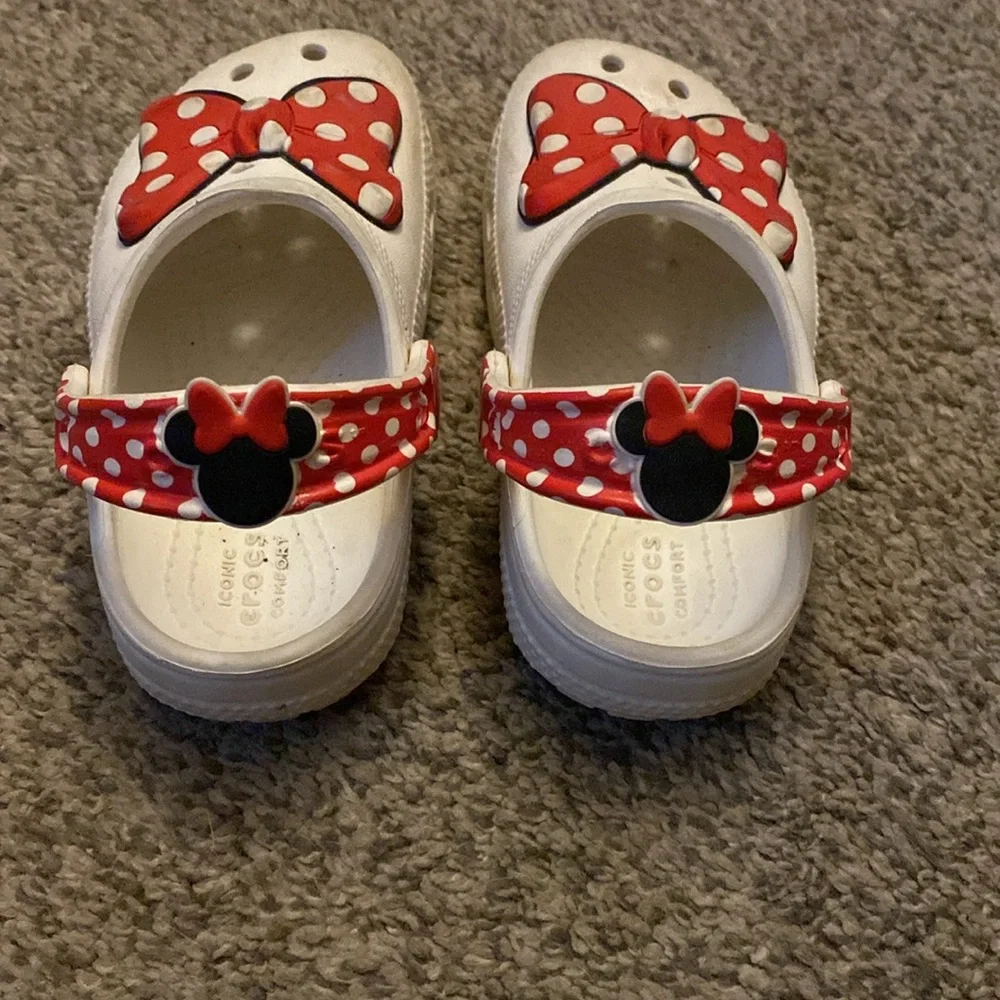 Toddlers Minnie Mouse crocs - Picture 2 of 5